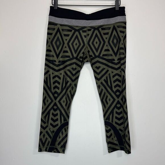 Lululemon Run: Inspire Crop II *All Full-On Luxtreme 10 - Picture 3 of 11